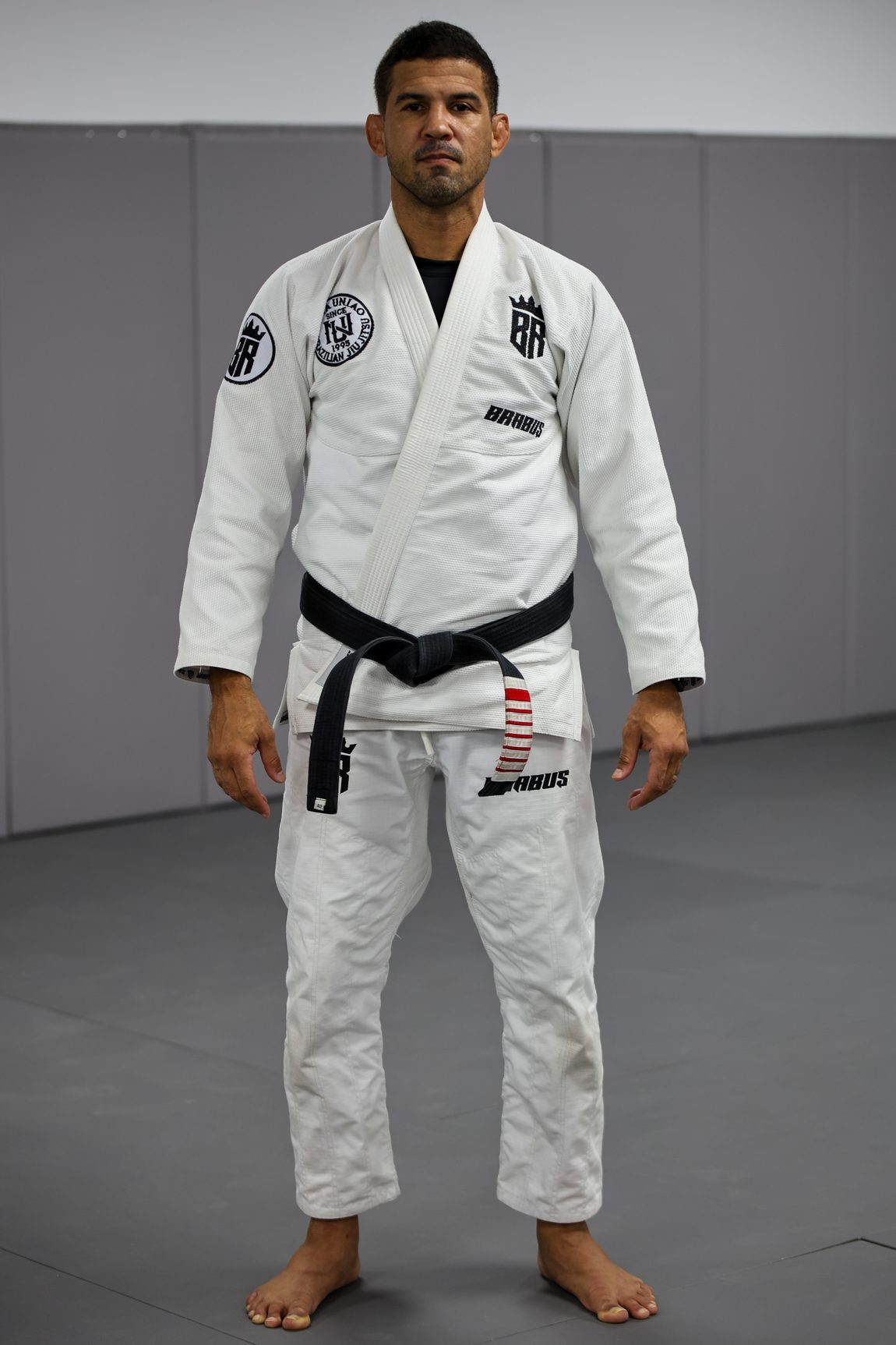 Léo Santos standing on the mat in his Brabus Academy gi